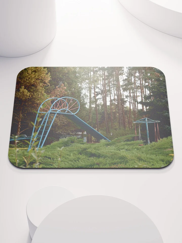 Mauspad - Verlassener nostalgischer Spielplatz im Wald product image (1)