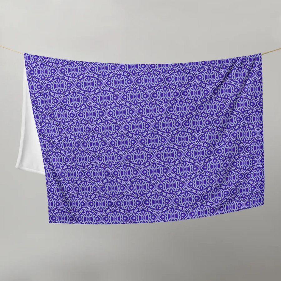 Elegant Purple & White Seamless Patterned Throw Blanket product image (10)