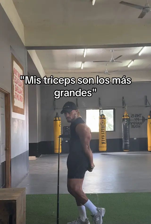 I love training triceps #gym #GymTok #triceps #viral #fyp #paratii #relatable 