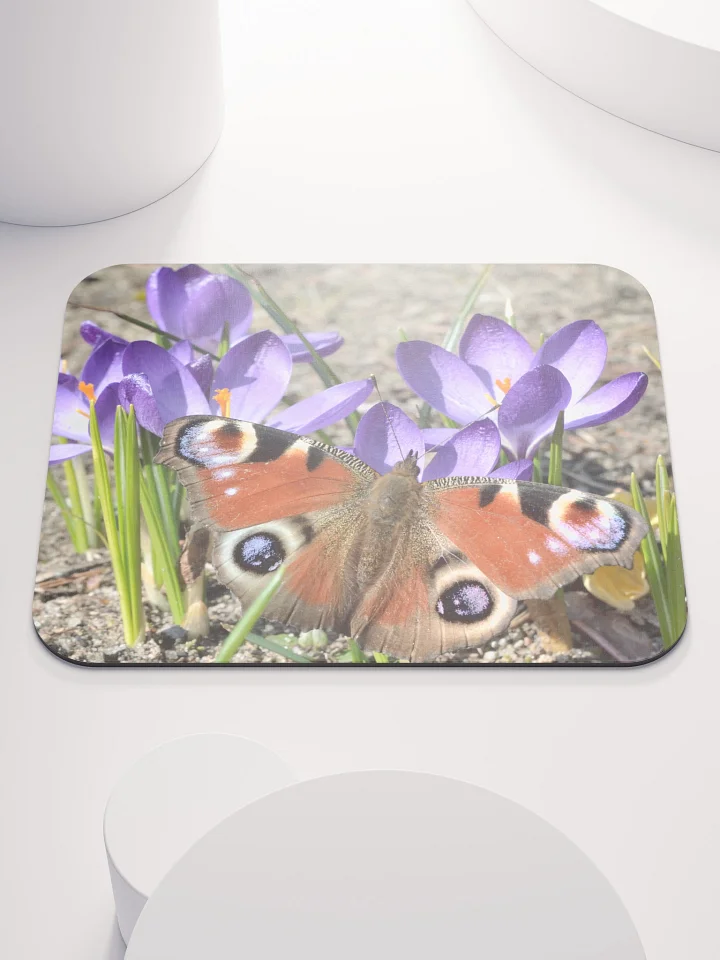 Mauspad - Schmetterling auf Krokusblüten product image (1)