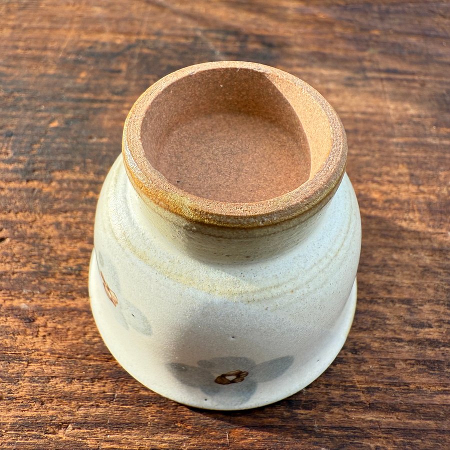 🎎 Small Japanese Sake Cup (Guinomi) with Bamboo Motif – Mid-Showa Era – Japan Antique Roadshow product image (4)