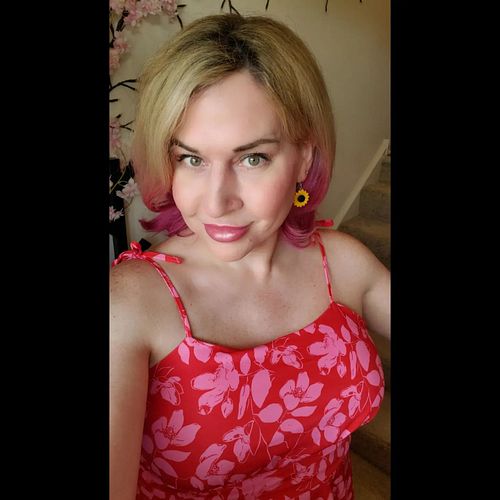 For those that pointed out I had a new piercing, you are partially correct! Congrats on knowing how to zoom in on Instagram 😆...