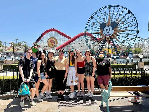 you’re my favorite deputy🤠⭐️
•
Disney with the gang was so fun!