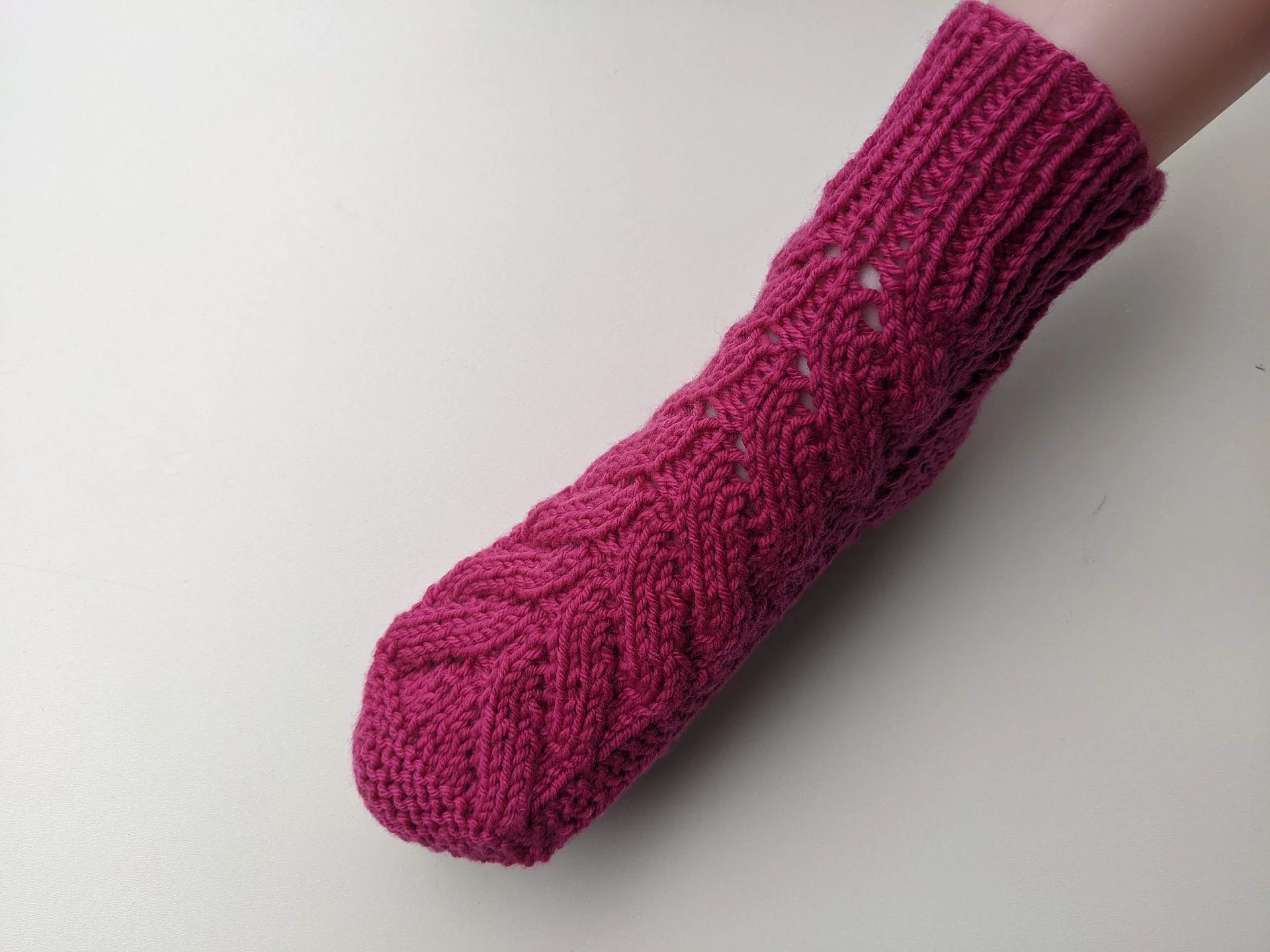 Two Needles Seamless Lace Knit Socks Pattern product image (5)