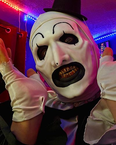 Art returns this weekend!!! 

#terrifier2 #terrifier3 #terrifier #arttheclown #arttheclowncosplay #cosplay #horror #horrorcos...
