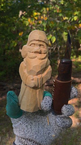 Lunch break Whittle Santa!  trying to stockpile for a fall festival! 😀

#woodcarving #whittling #woodart #folkart #christmas