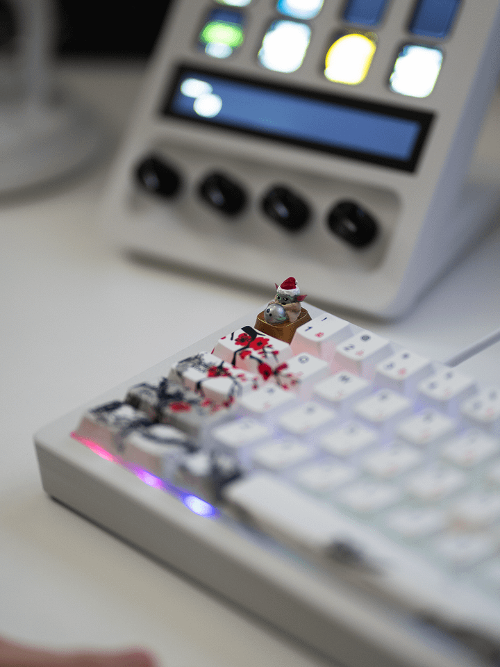 The Child Christmas Keycap product image (1)