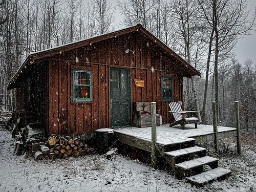 Got to take in one of the first snowfalls of the season up at the family cabin! 🌲 Built this nice lean to shed as well.