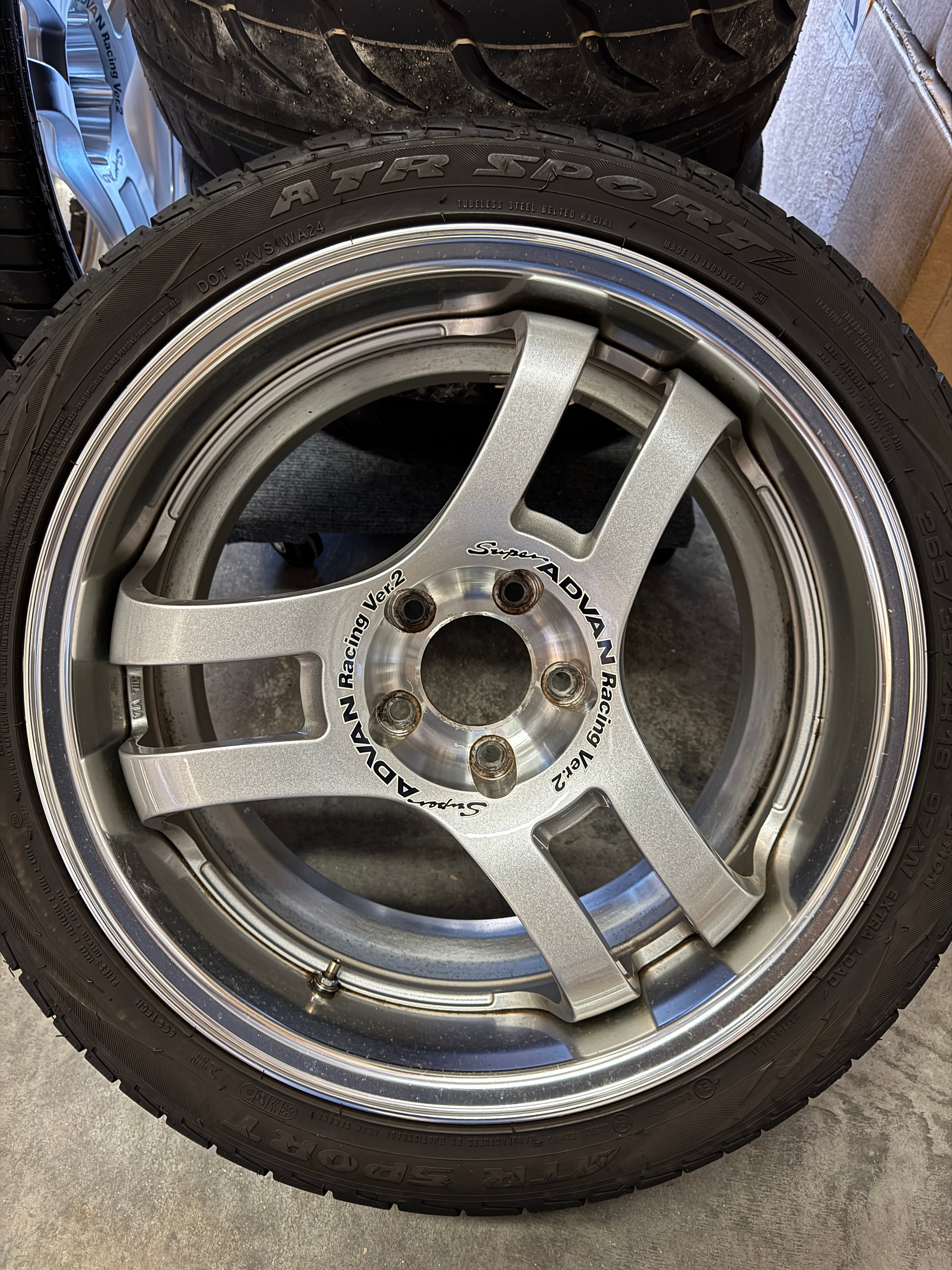 Yokohama Super Advan SA3R V2 - 18x9 +24 - Used product image (5)