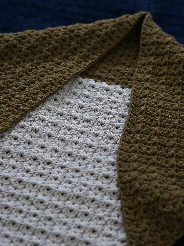 Cluster V stitch triangular shawl pdf pattern product image (1)