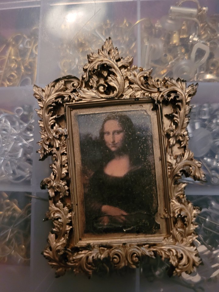 Mona Lisa frame earrings product image (2)