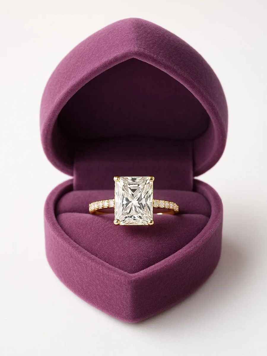 The Calista Ring product image (4)