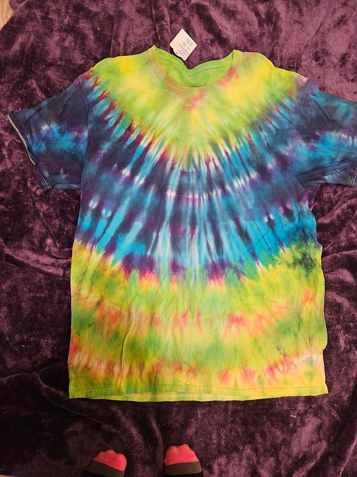 its a tie dye product image (1)