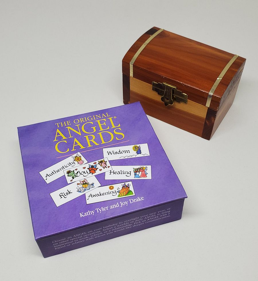 Vintage Wooden Trunk & Angel Cards product image (4)
