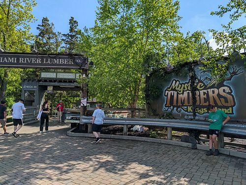 Current wait for Mystic 10-12 mins 

 #fyecoasters #kingsisland #waittimes #mystictimbers