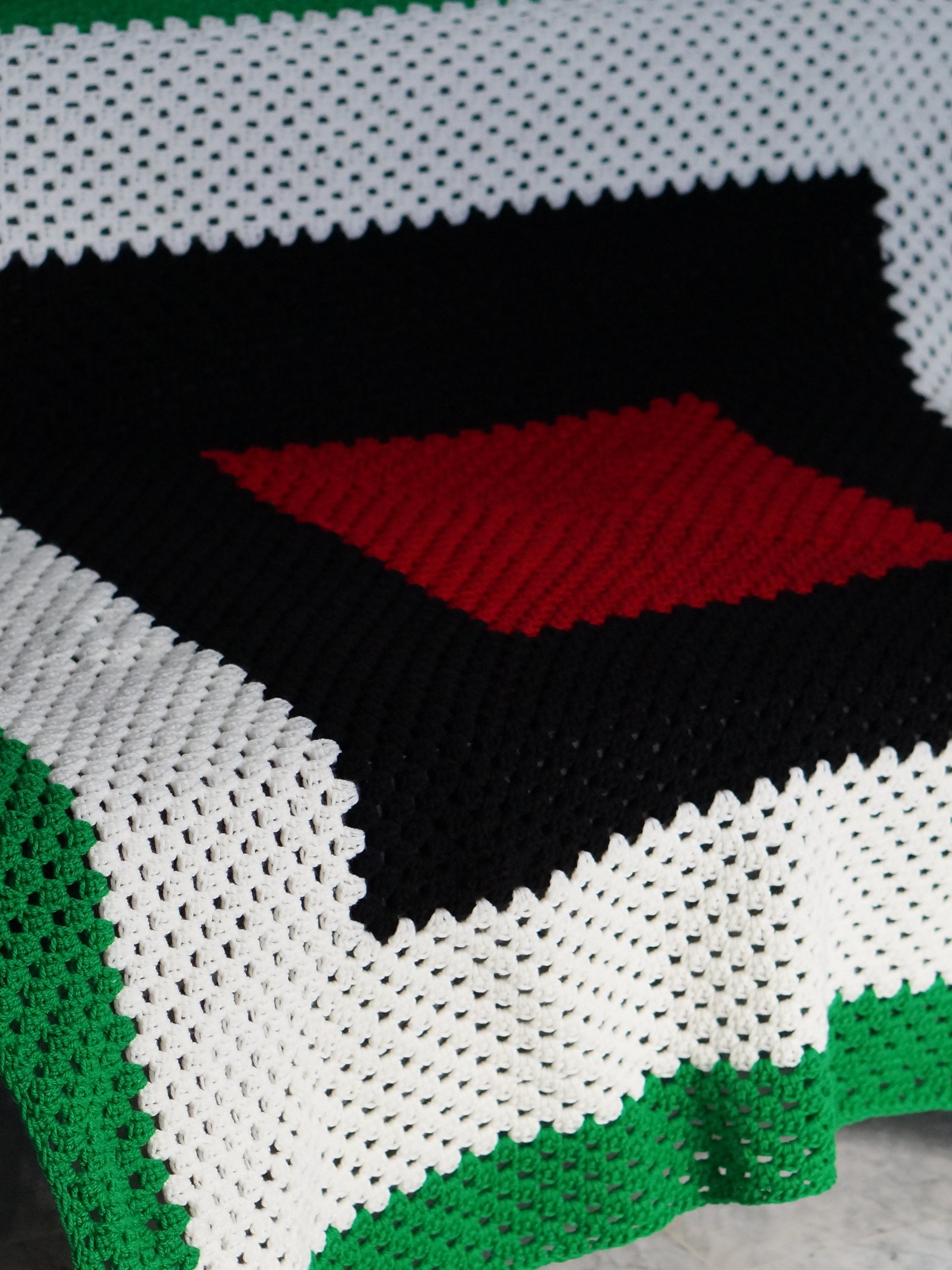 Queen size granny square blanket pdf pattern product image (4)