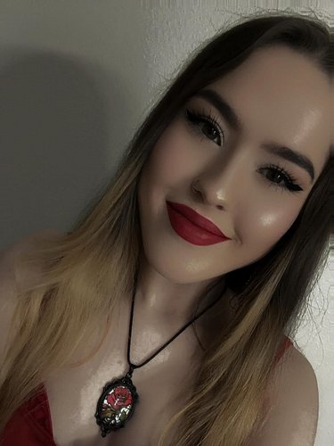 @everyone Rivals, 7 Days, and possibly more! come join and hangout! https://www.twitch.tv/emrose_21