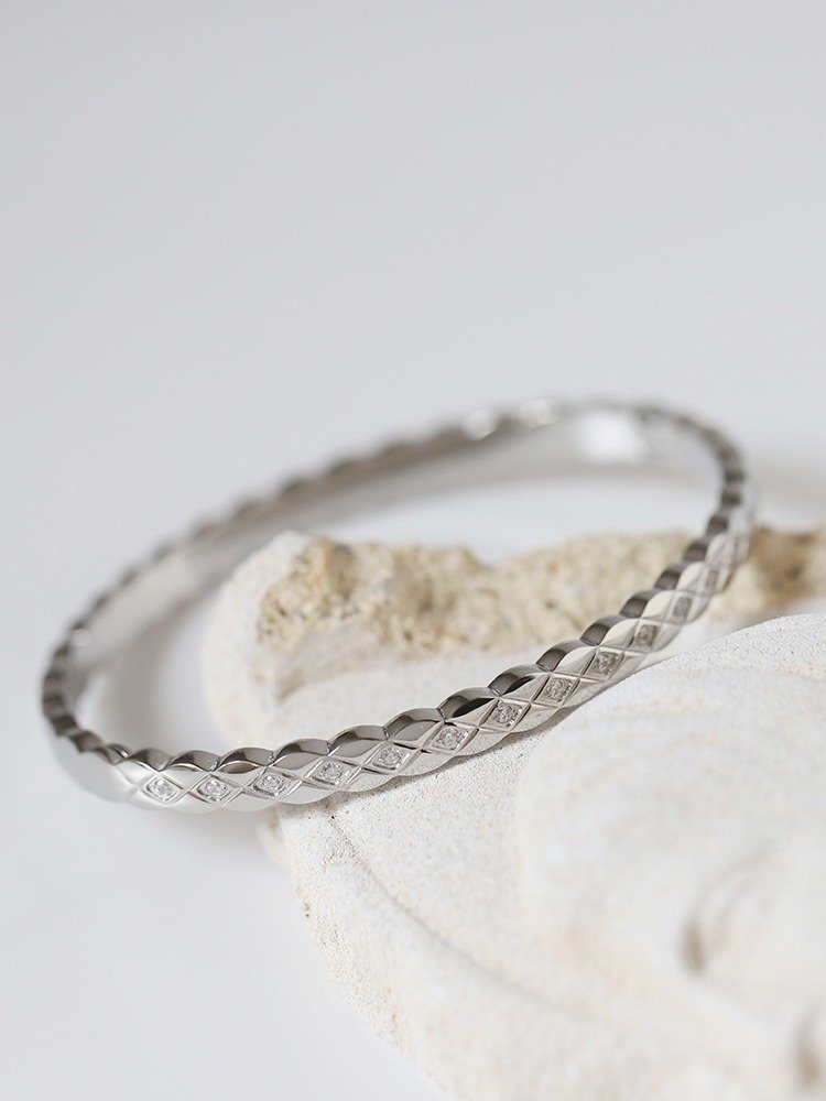Twisted Diamond Bracelet | 18K Gold Plated product image (8)