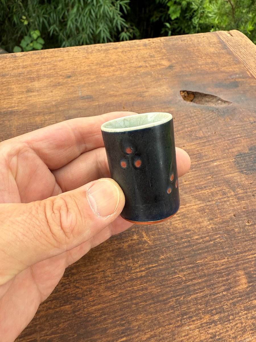 🎎 Japanese Kutani Ceramic Guinomi Sake Cup – Black Glaze with Red Accents – Japan Antique Roadshow product image (4)