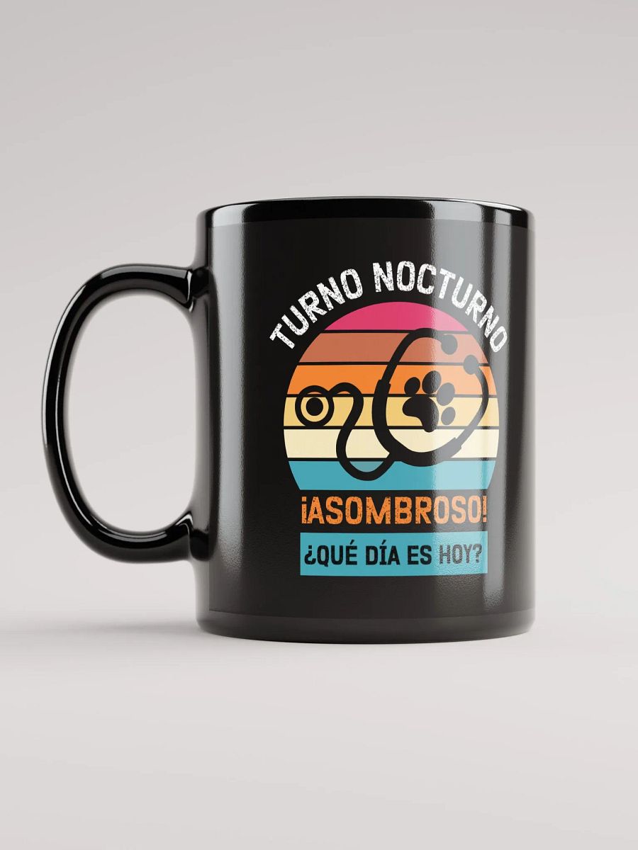 "Turno nocturno-veterinaria" mug negro brillante product image (6)