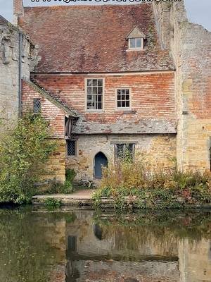 Magical English Fairy tale castle cottage and gardens. #gardentour @jillbretherton