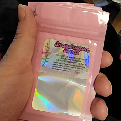 With everything going on with life right now. I finally had time to add some labels to the packets my Snapdragon seeds will g...