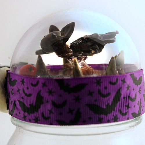 Inside this JART you'll find a hand sculpted flying fox! AKA Fruit bat!

These Bats come in two styles. The first being actua...