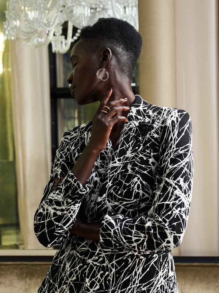 WOMEN'S BLACK & WHITE MARBLE STRETCH BROCADE BLAZER product image (1)