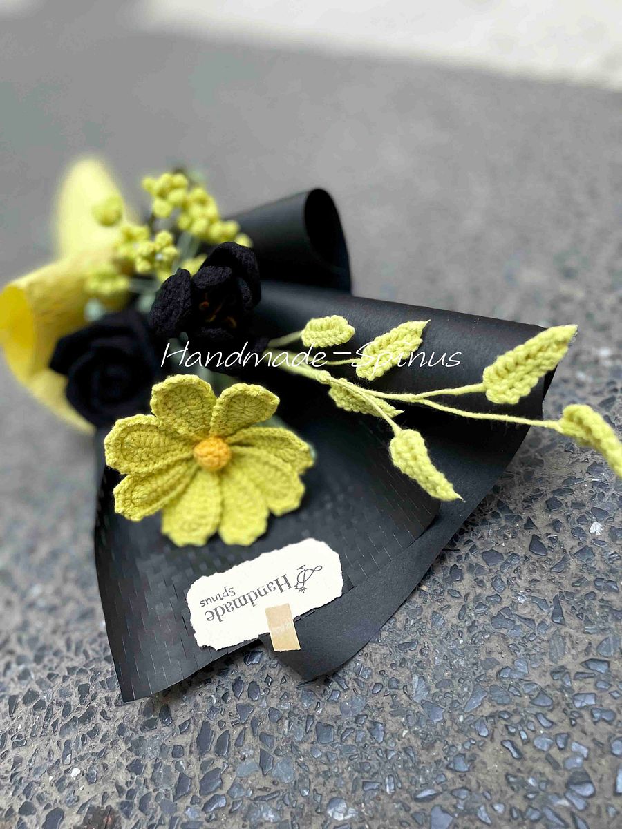 Gold & Obsidian Love Crochet Knit Bouquet product image (5)