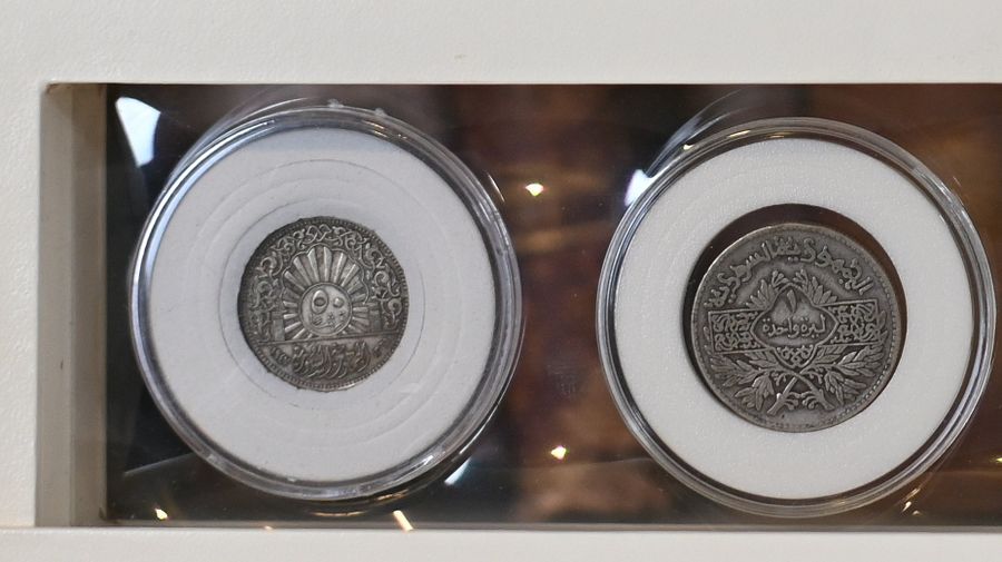 مجموعة القطع النقدية المصنوعة من الفضة في تاريخ سوريا product image (4)