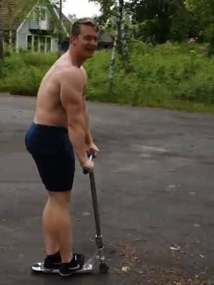 scooter tricks on trailer xD#scootering #bodybuilding #worldsfirst #shredded