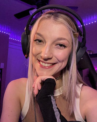 HAPPY FRIDAY!🎉 i hope everyone had an amazing week, and i also have something super fun and new for stream tonight! come hang...