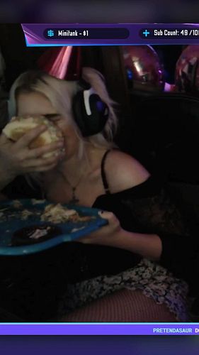 Chat convinced my mum to smash a cake into my face for my 4 year twitch anniversary 🍰🎉 (She didn’t hesitate)

#cakesmash #cak...