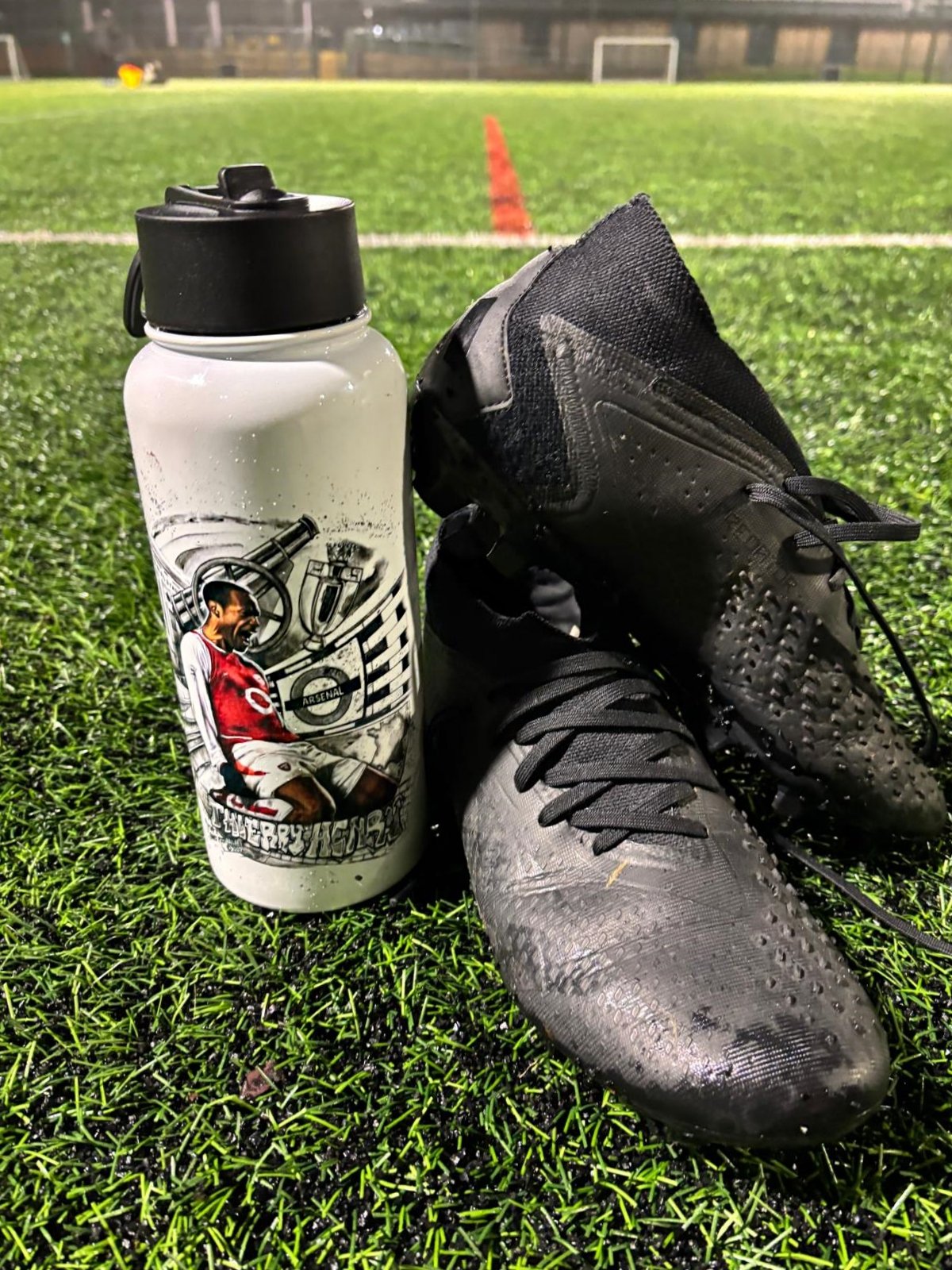 Thierry Henry Arsenal Water Bottle – 32oz Stainless Steel Sports Bottle with Straw | Perfect Christmas Gift for Young Arsenal Fans product image (2)