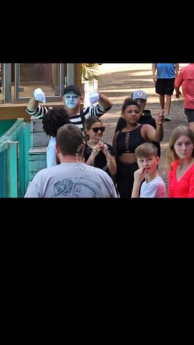 Tom the mime - SeaWorld Orlando 😂🤣 #tomthemime #seaworldmime #seaworldorlando