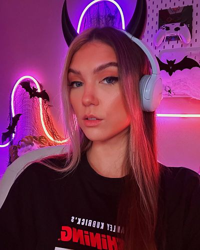 Get in losers, we’re going haunting 👻 Happy Spooktober! 🎃