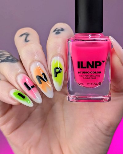 The Sweet Escape Collection, highlighters or nail polish? the answer's yes.

with that in mind i decided to highlight my nail...