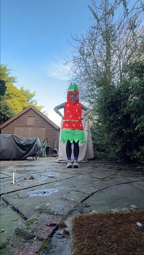 Festive Strava Art 🎨🎄⁠
⁠
Is @sarah_adventures the running world's answer to Picasso? Perhaps...⁠
⁠
If you could do any better...