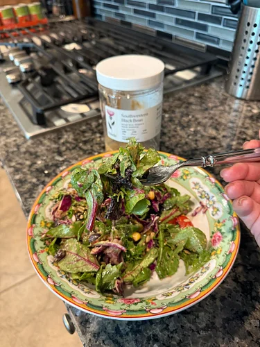 I asked to ChatGPT to rate this salad. ￼ it is so delicious by the way !!

I’d rate your Southwestern Black Bean Salad a 9 ou...