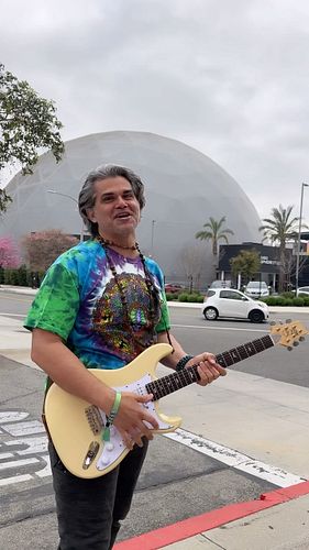 25,000 fans! I’m so GREATFUL I could DIE! #juanmayor #chibson #music #greatfuldead #deadandcompany #musicaljustice