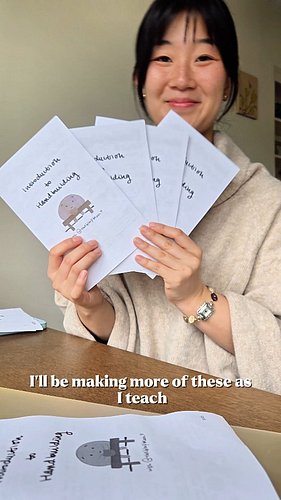 I made a little handbuilding zine to go with my intro to handbuilding classes 👐🏼 great for anyone new to working with clay or...