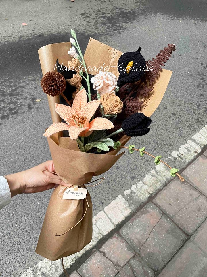 Autumn Leaves Kiss Crochet Knit Bouquet product image (2)