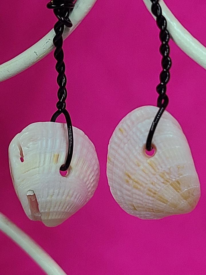 Shell wire wrapped Earrings product image (2)