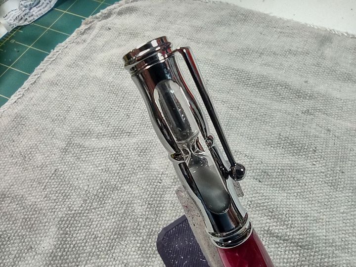 Pink Elegance: Hourglass Twist Ballpoint Pen – A Timeless Writing Experience product image (1)
