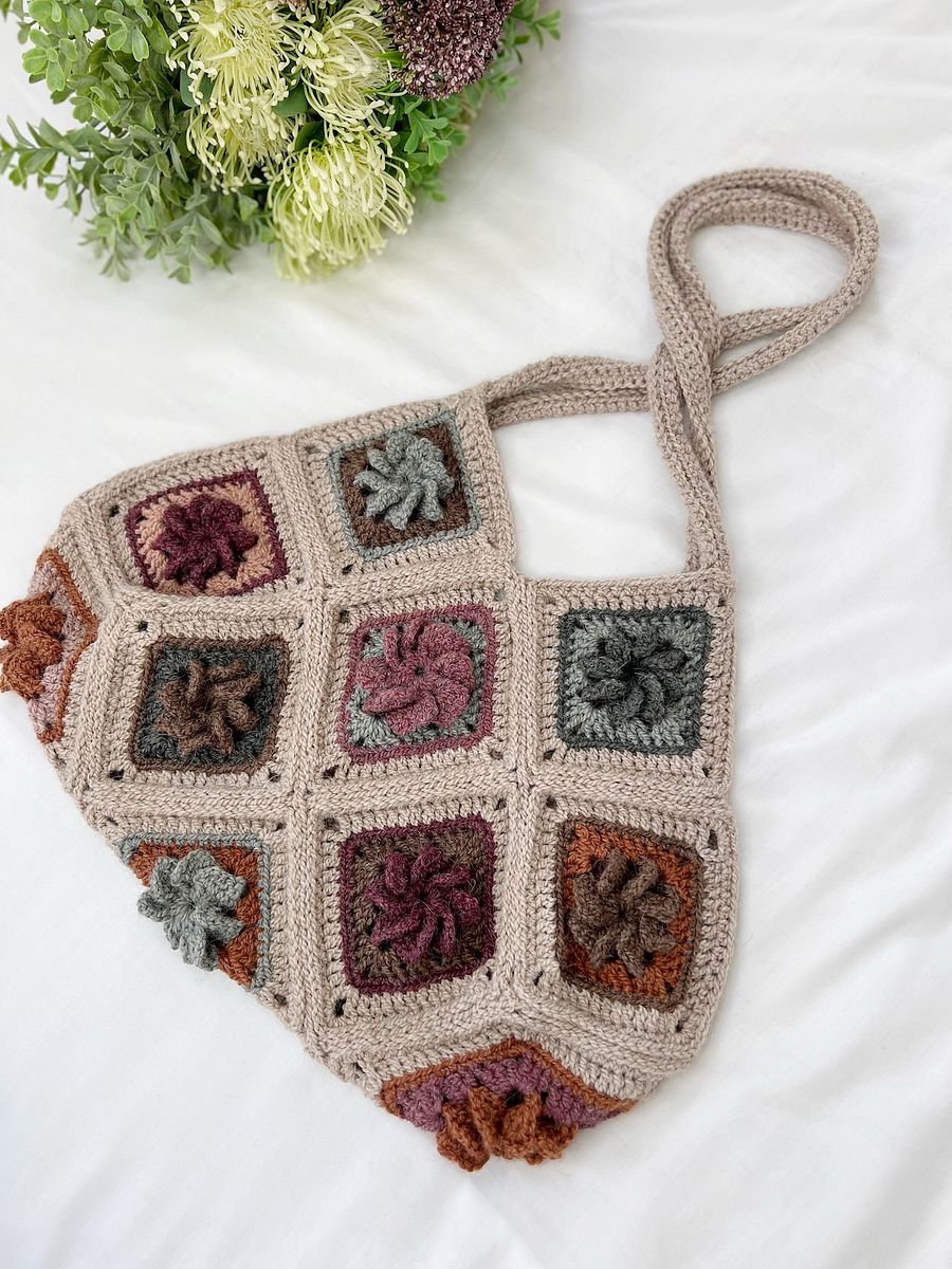 Granny Square Bag Crochet Pattern / Flower Crochet Bag / Easy Tote or Crossbody Bag Pdf product image (3)
