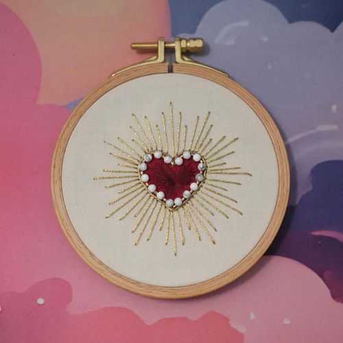 Trust the process with beadwork! This @themidnightwren mini pattern was my first foray into using teeny seed beads. All of my...