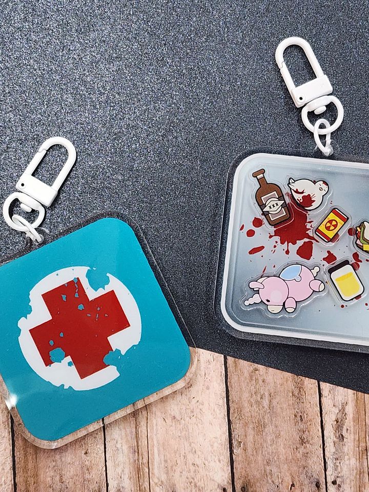 Team Fortress 2 Medkit Shaker Keychain product image (1)