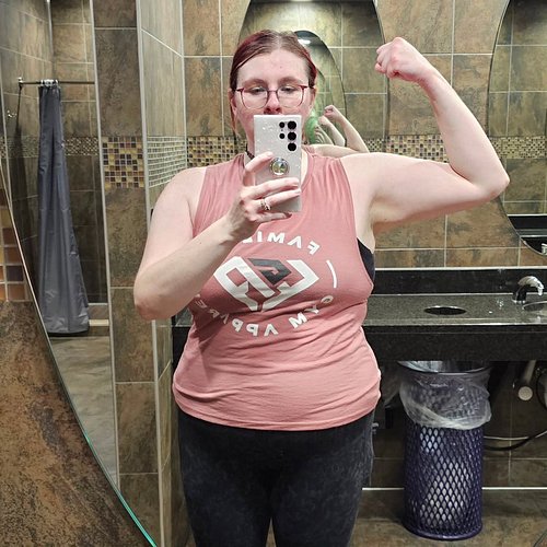 The family is looking fresh this week! 💪  #famfit #famfitfuel #fga #fitness #FamilyGymApparel #gym #motivationmonday #sweatin...