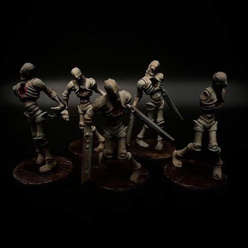 Just some murder dolls I did for #dndminiatures 

Really simple but effective paint job, wooden floor bases made with cut out...