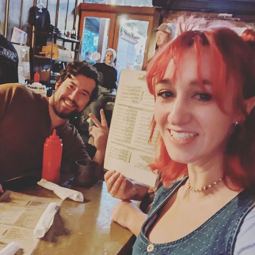 Was so much fun hanging out with voph, voph's wife and bard last night!!! (Bard is hiding behind the menu lol)
